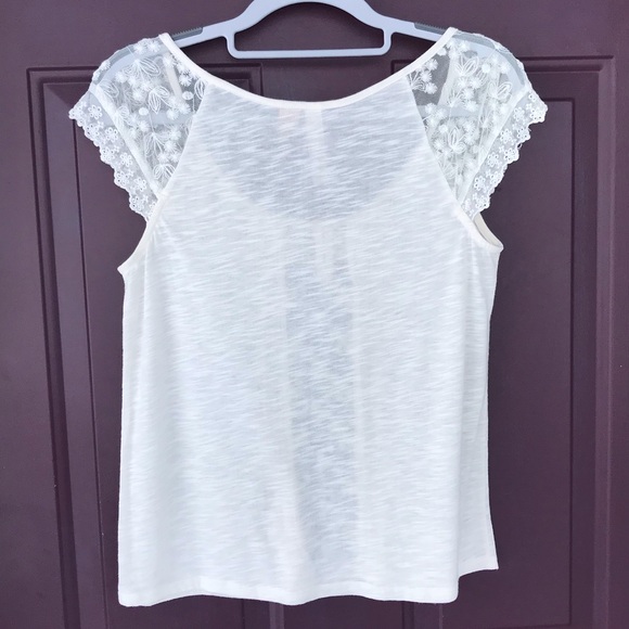 Cream Colored Short Sleeved Lace Top Size Small - Picture 9 of 12